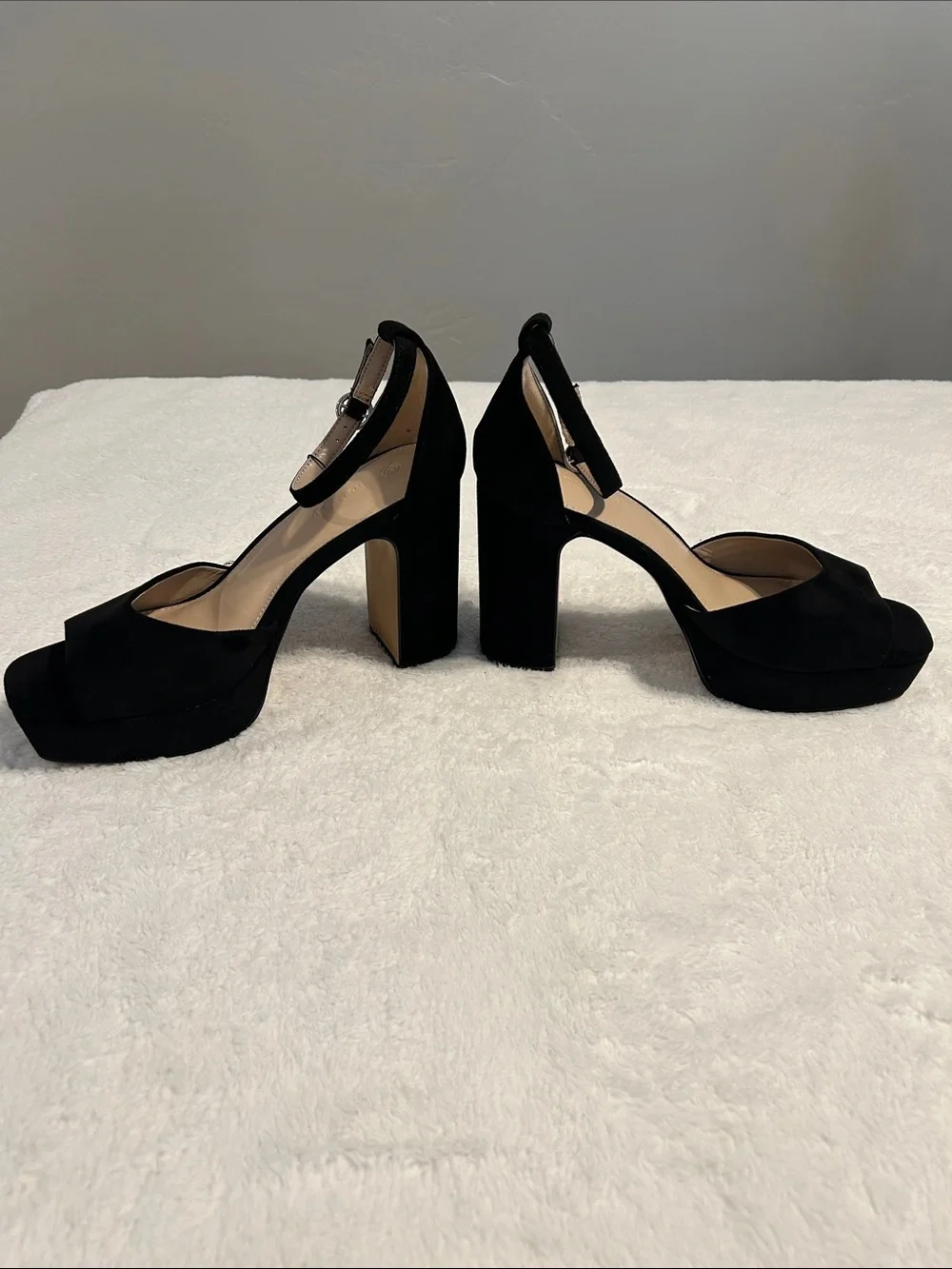 The Drop Women’s Hamalie Black Suede ankle strap platform Sandals. Chucky Heel.